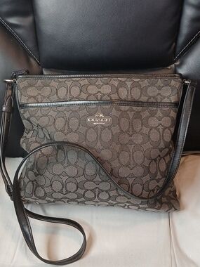 Coach Signature Canvas Crossbody Bag in Grey/Black